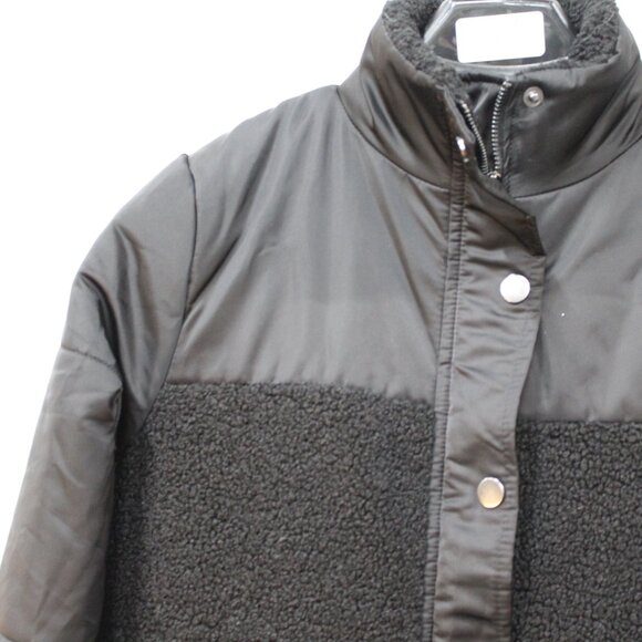 Elegant Black Puffer Jacket with Fleece Detail - Picture 3 of 9